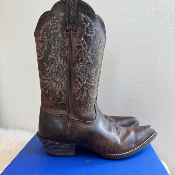 Ariat Women's Heritage Western Cowboy Sassy Brown Boots - Distressed Leather 7B - Picture 1 of 11